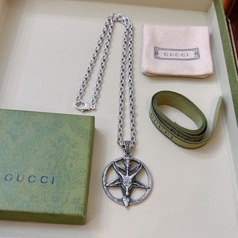 G*u*i necklaces